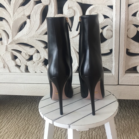 💥SOLD💥 HP 🎉 Gucci Leather Booties - Picture 6 of 6